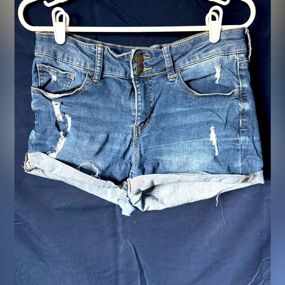 Medium rise ripped jeans distressed